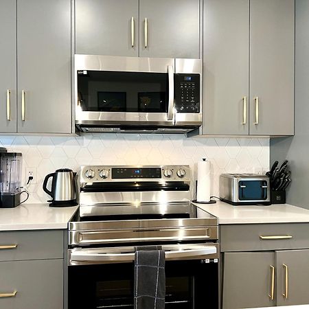 Brand New 2Br Condo With Outdoor Swimming Pool And Hot Tub Канмор Экстерьер фото
