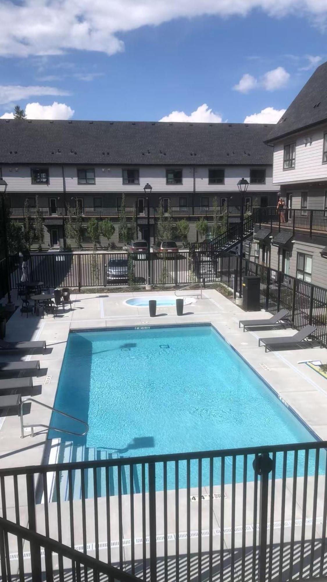 Brand New 2Br Condo With Outdoor Swimming Pool And Hot Tub Канмор Экстерьер фото